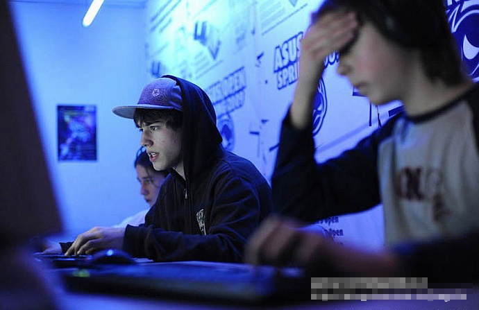 怎么用电视播放手机内存卡里的电影