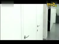 当时就惊了!女厕传出<em>男女做爱</em>声 开门后出来一