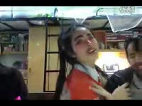 抖臀舞-白人美女-什么抖奶舞都弱爆了!_17173