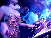 酒吧美女夜店终极美女现场打碟图片英文串烧特辑了高清哭的图片