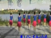 把头塞进b里的动图