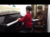 周嘉昊老师指导10岁的学生练习上海音乐学院