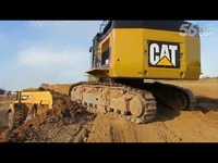 卡特彼勒374D挖掘机在装车 挖掘机工作视频-游