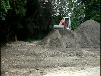 挖掘机表演视频\/Kubota微型迷你挖掘机挖土堆