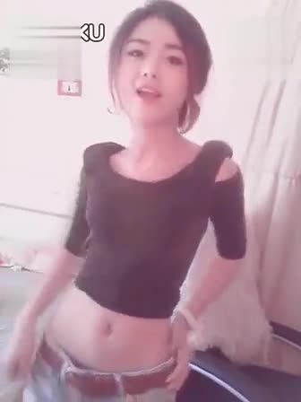 超短裙<em>美女</em>弯腰开门被<em>偷怕</em>视频流出-免费在线