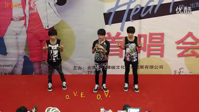 四叶草 街舞<em>少年</em> <em>TF</em>家族vs飞炫<em>少年</em> TFBoys 易