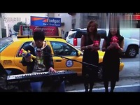 周杰伦美国街头表演钢琴 shoujiphone发布-视频