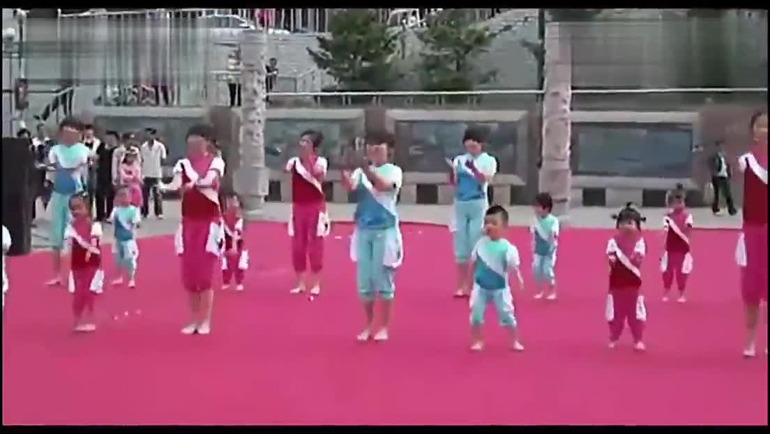儿童节幼儿舞蹈视频 快乐小猪-免费在线观看-3