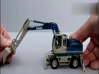 玩具模型挖掘机与卡车模拟工作视频表演.-视频