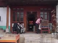 热门片段 <em>三条光棍争三妹</em>下集『云南山歌剧』