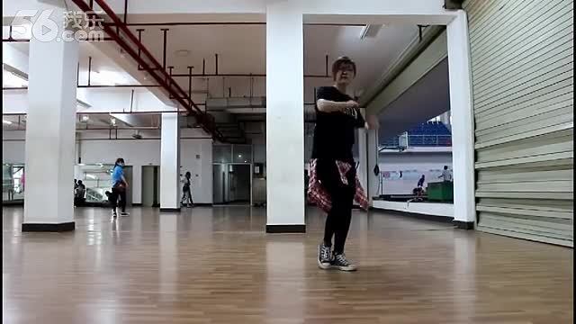 空竹推磨 郑世洁抖空竹慢动作 背脱后的右手推