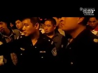 两轮摩托也漂移!警车飞追摩托漂移党_17173游