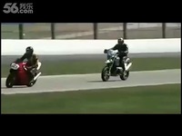 宝马摩托车跑车比赛视频 刺耳引擎轰鸣声-用车
