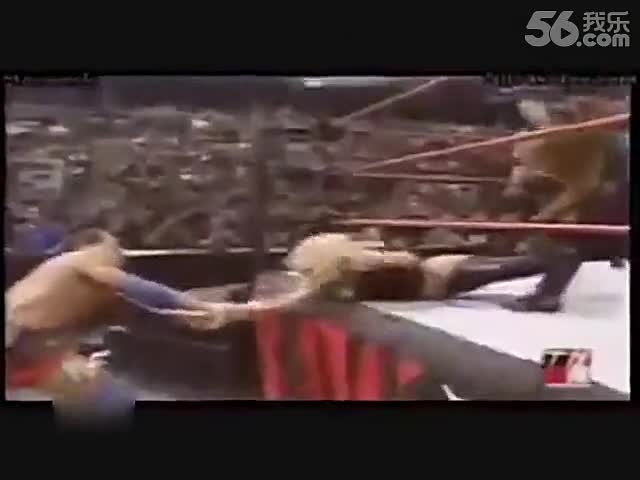 <em>WWE女子摔跤</em> AJ李VS贝斯VS薇琪[<em>WWE</em>美国