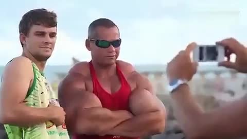 热点视频 世界上最凶残恐怖的肌肉男-视频